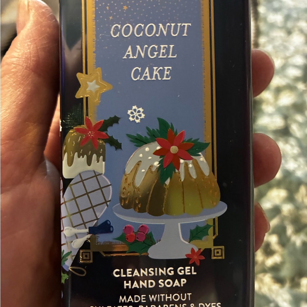 Bath & Body Works Coconut Angel Cake Cleansing Gel Hand Soap Black and White  4 - Picture 3 of 4